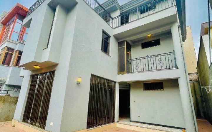 Contemporary Villa in CMC