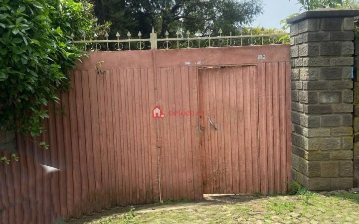 285.Enikulal Fabrica 1006 m² Old Residence / Detached House