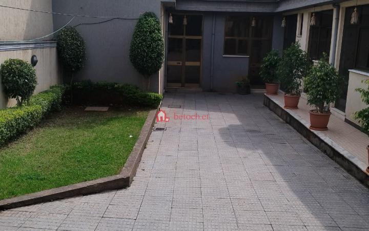 Sar bet 250 m² L– shape Service Quarter House