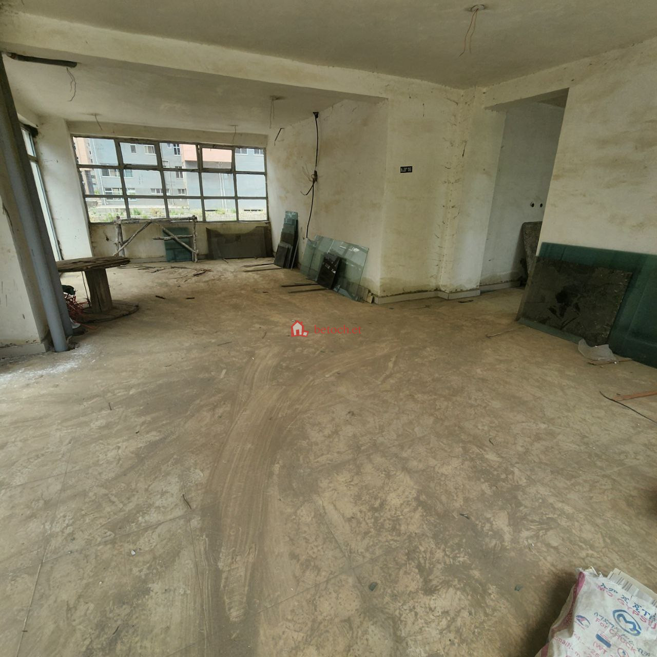 23.Ayat (49) 40/60 Condominium 98 m2 shop 1st Floor having bank loan