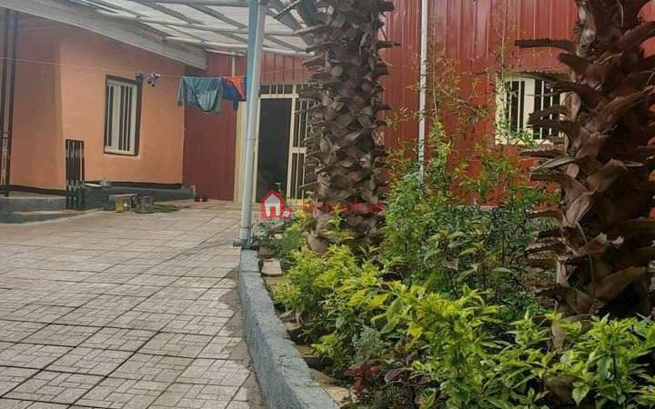 98.Lideta-Abinet 321 m² an old House
