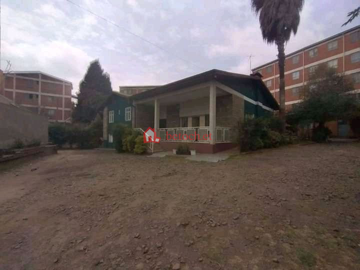156.Kera/qera 425 m² an old House