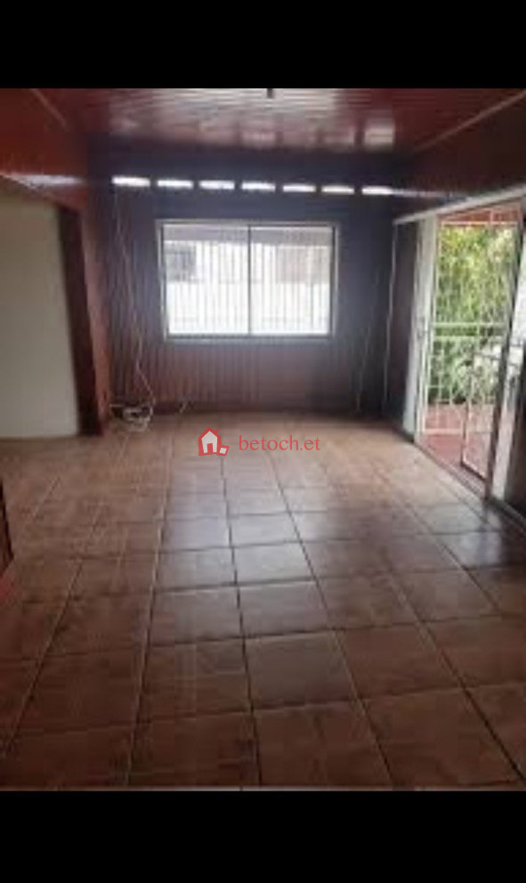 42.Ayat 300 m² an old House
