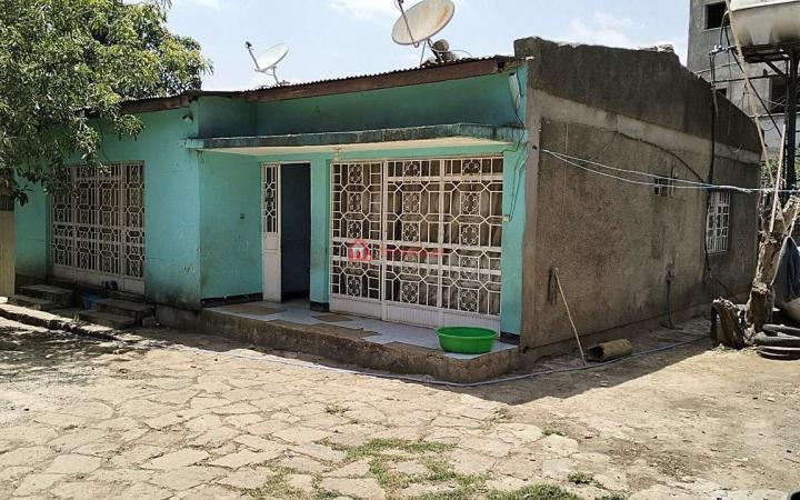 53.Lideta 600 m² an old residence House