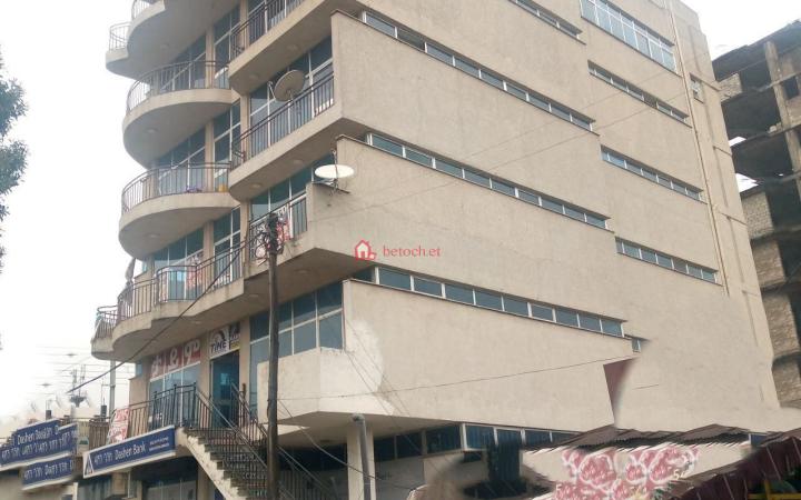 Mercato 270 m² B⁺ G⁺⁷ Commercial building (Bank Debit)