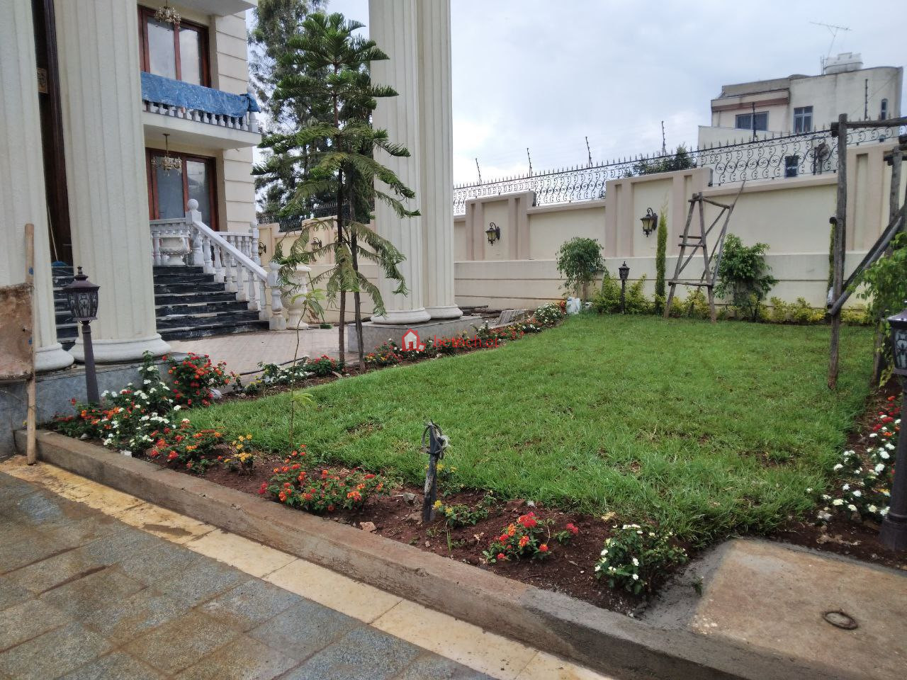Bole Homes 1200 m2 B+G2 Luxury Residence House