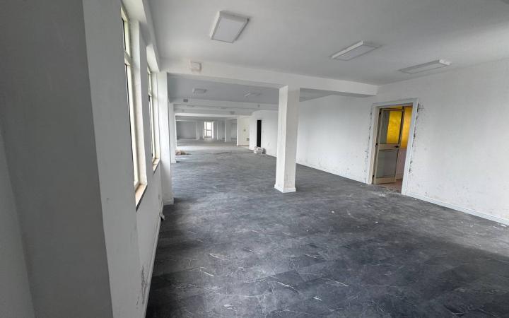 Commercial Building in Sar-bet