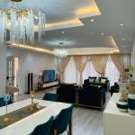 Cozy Villa G+2 Guest House in Summit