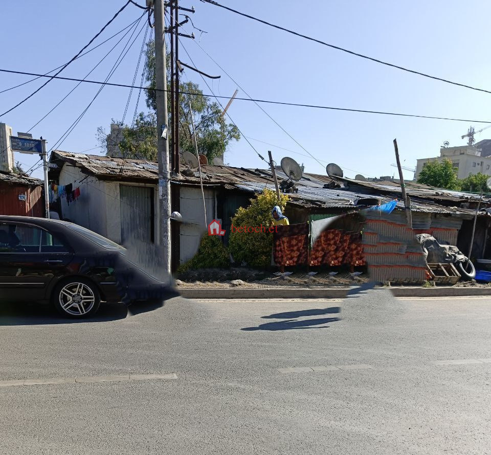 18.Bole Gazebo Legehar 310 m2 Detached house