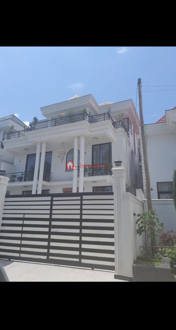 40.Lebu Muzika 175 m² G⁺² Cozy House Building sale or rent