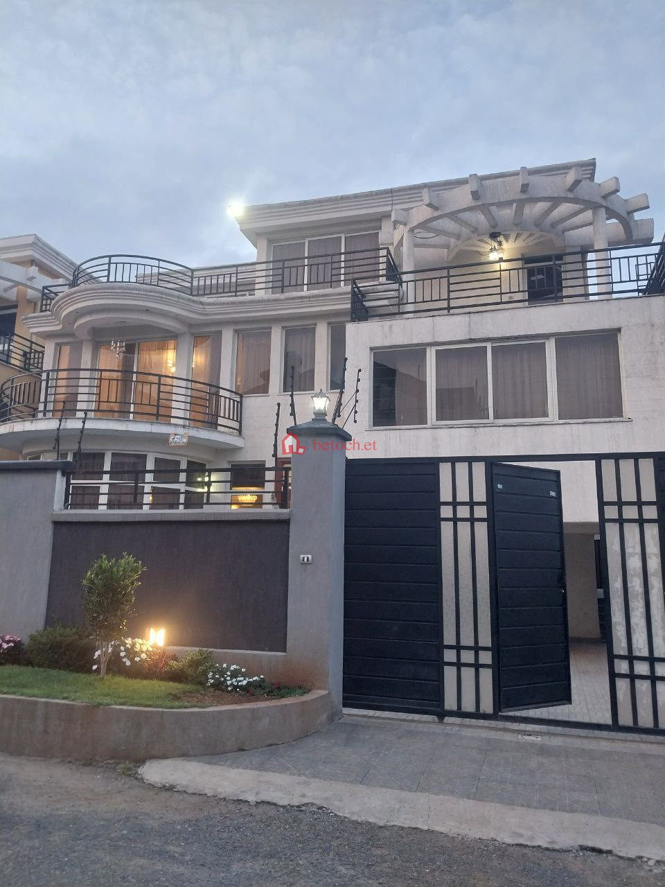 88.Ayat 284 m² G⁺² Modern House Building