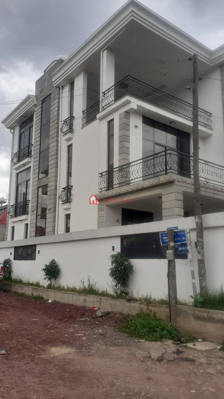 191.Properties for sale Ayat 225 m² G⁺² Resident Villa House Building