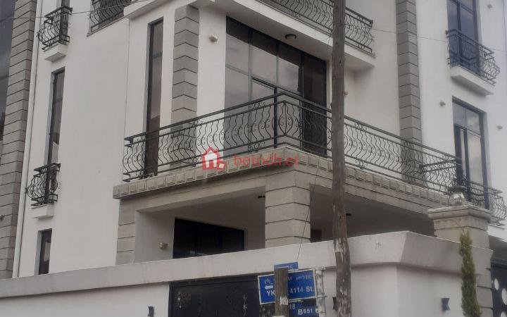 191.Properties for sale Ayat 225 m² G⁺² Resident Villa House Building
