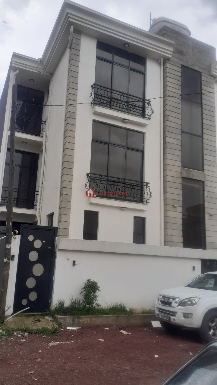 191.Properties for sale Ayat 225 m² G⁺² Resident Villa House Building