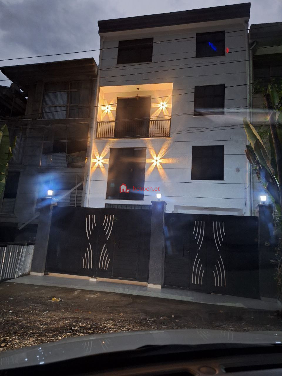 Lebu 72/100 m2 G⁺3+T Modern House Building
