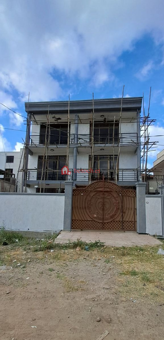 64.Lebu Muzika 200 m² G⁺² House Build