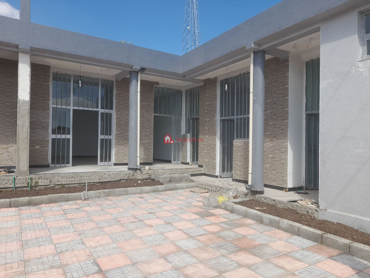 183.Gelan 400 m2 (Twins) L– shape House