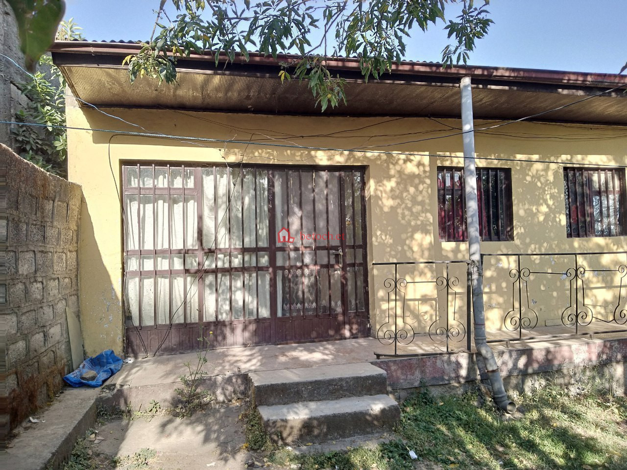 87.Saris Joseph church 367 M² L– shape House