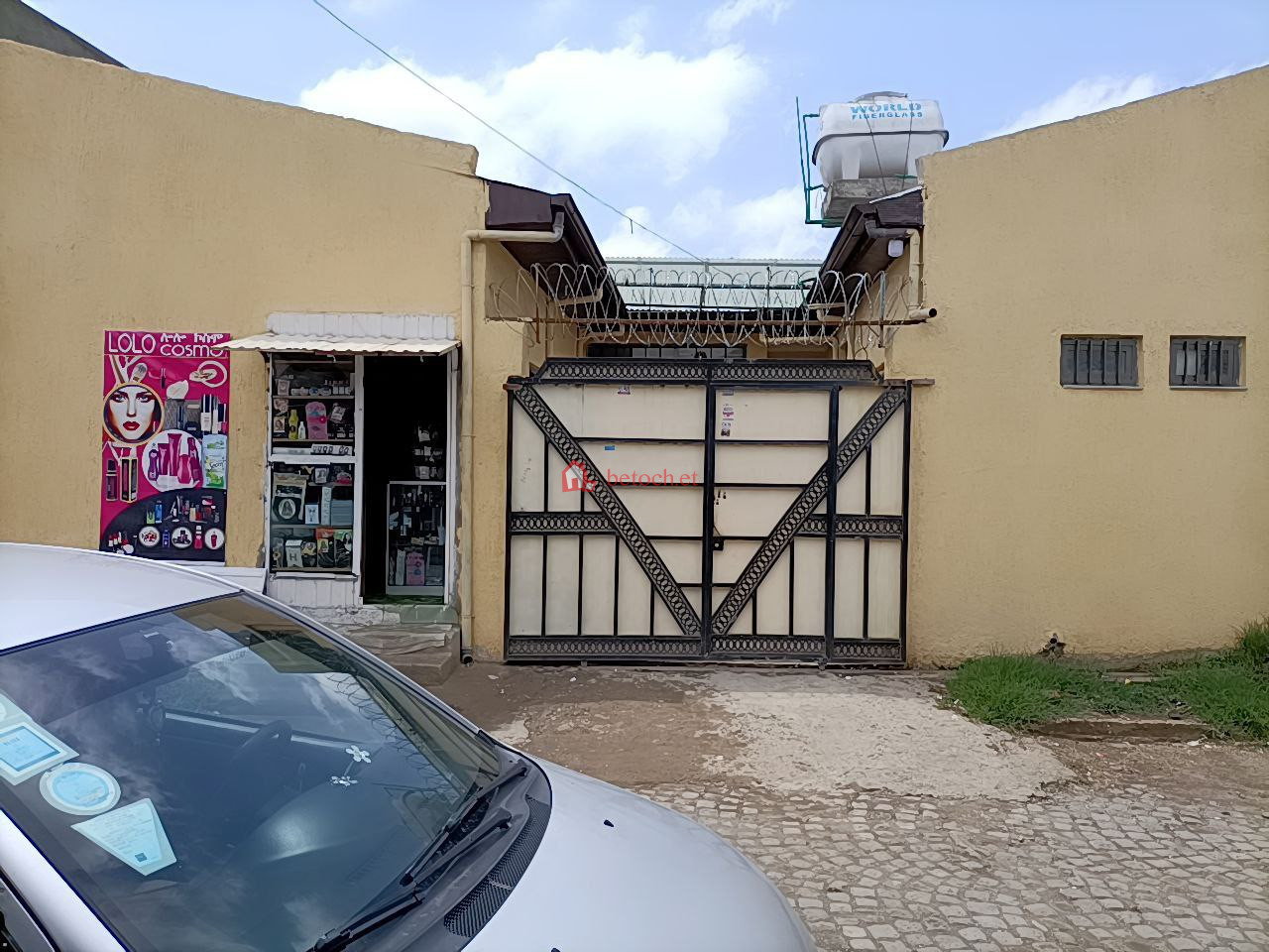 70.Gured sholla salit mihiret 105 m² L – shape Service Quarter House with shop