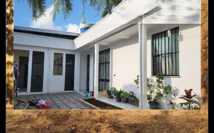 Spacious 150m² L-Shape House in Ayat