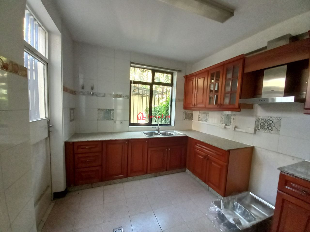 5.Bole Rwanda 500 m² Modern Villa House