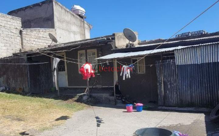 48.Saris 212 m2 L-shape Service Quarter House