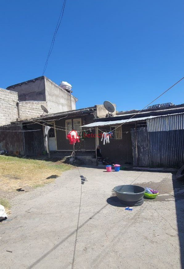 48.Saris 212 m2 L-shape Service Quarter House
