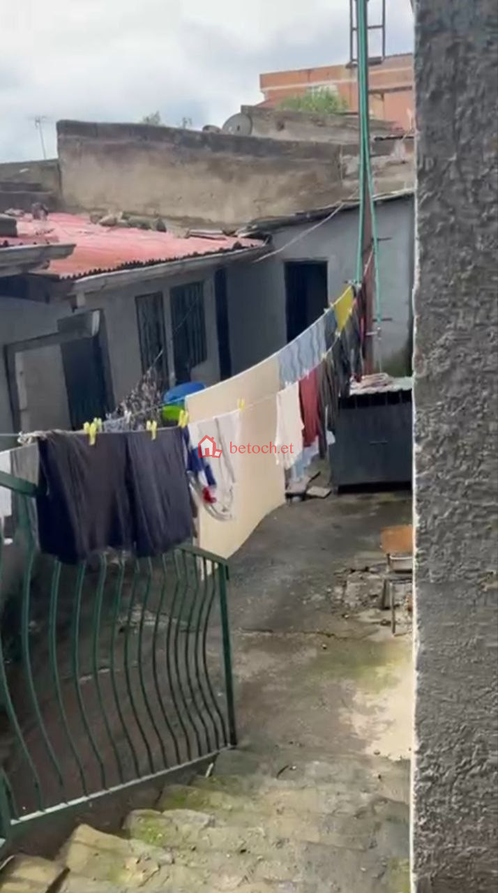 81.Saris Adeyi Ababa 240 m² an old residence House