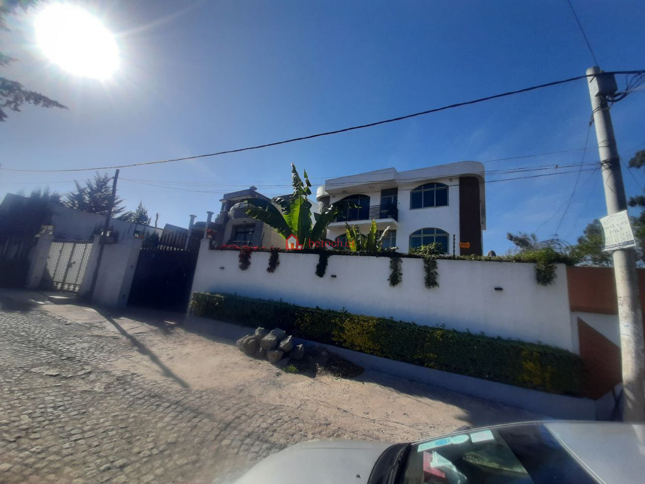 137.22 Mazoria Gabriela 500 m² G⁺² Resident Villa House Building
