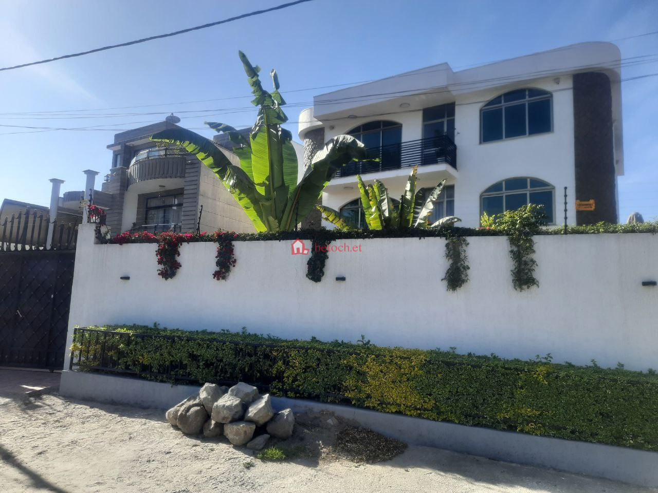 137.22 Mazoria Gabriela 500 m² G⁺² Resident Villa House Building