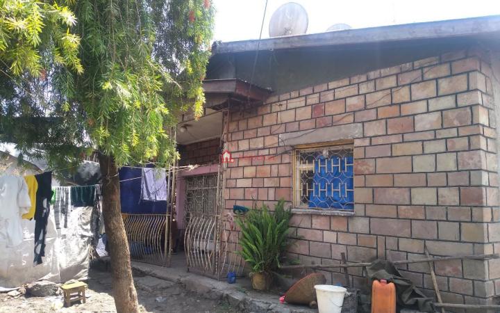 94.Tulu dimmitu 690 m² (Included extra 50 m² ) old Ground residence House (For Apartment, School, & Others investment)