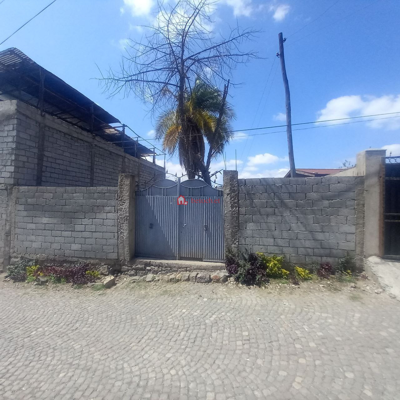 61.Gottera 250 m² L– shape Service Quarter House/Land (For residence Apartment Or other investment )