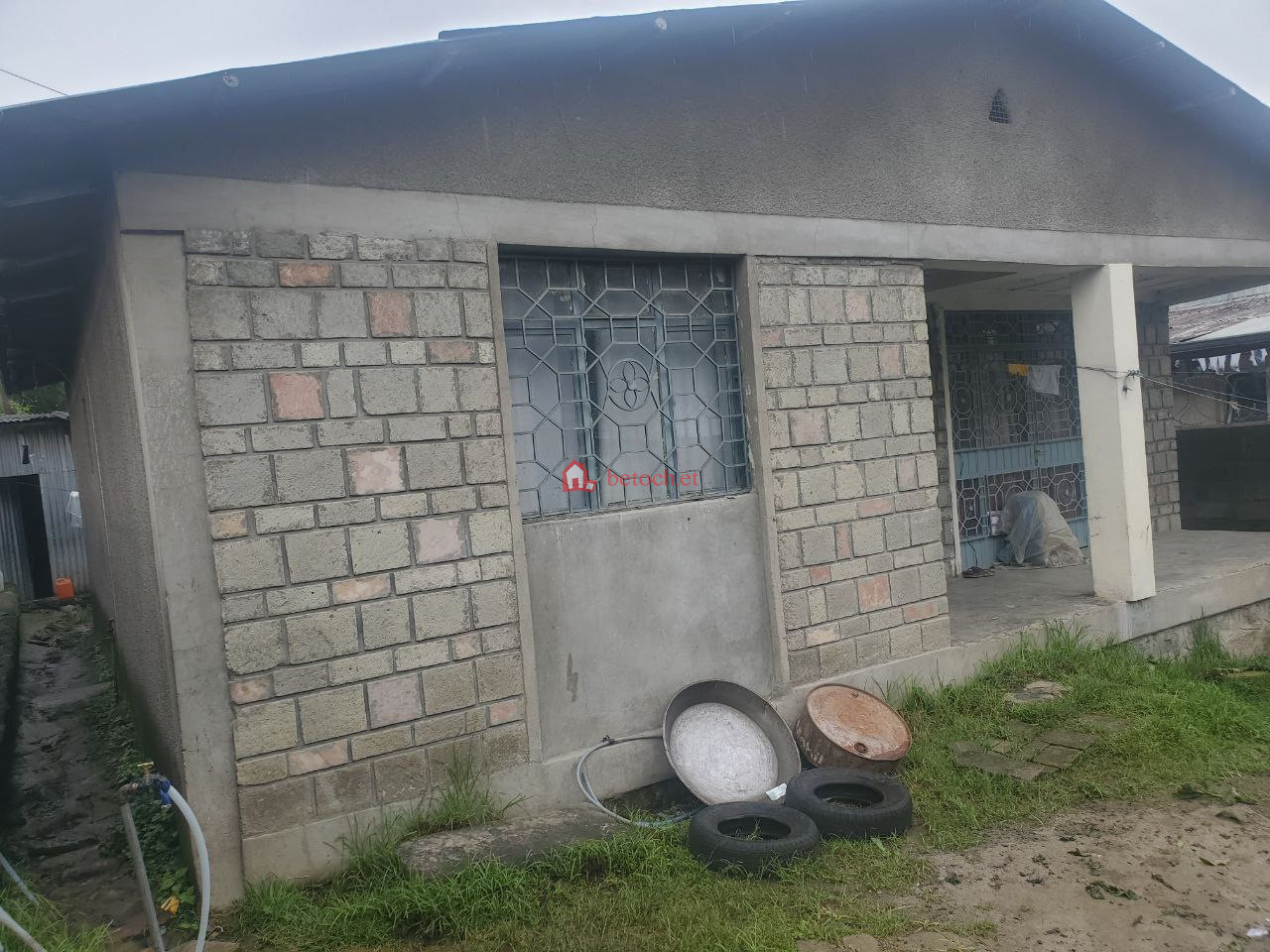 106. Bole Michael 346 m² an old House (For residence or Apartment)