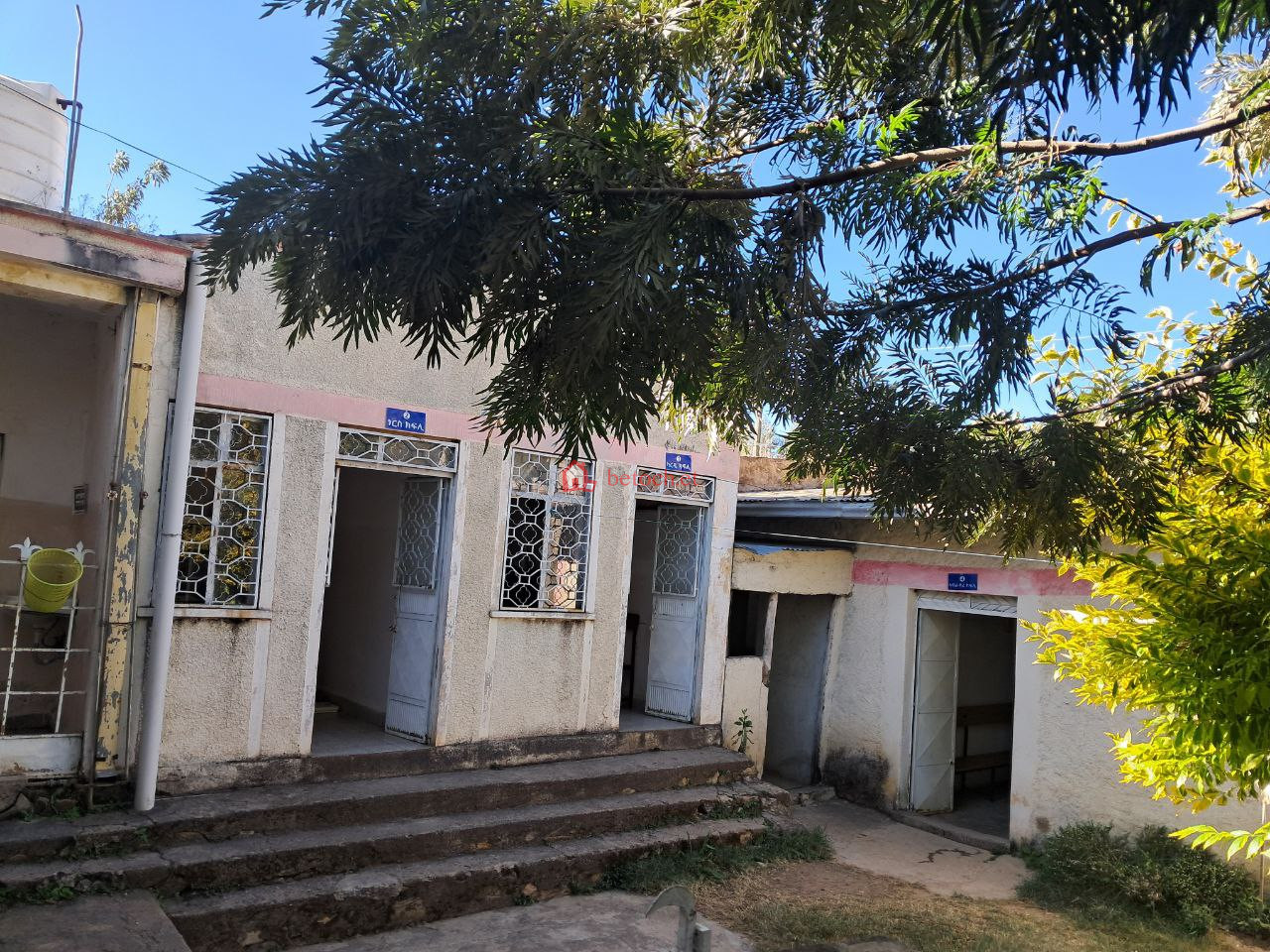 Axum 406 m2 L-Shape House