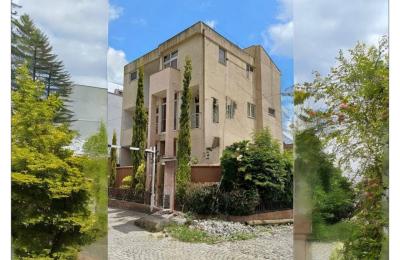 Magnificent G+3 House in Summit