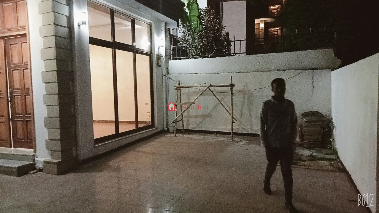 102.Ayat Afro tsiyon 225 m² Residence Villa building