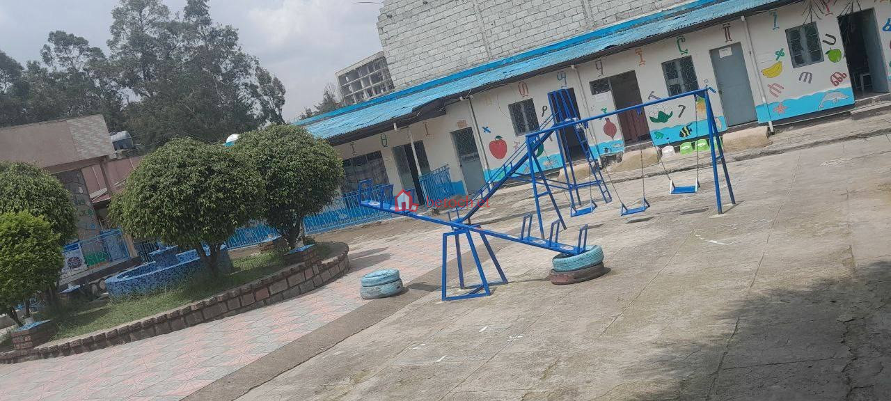 2.Ayer tena 1000 m² KG and Joiner school building