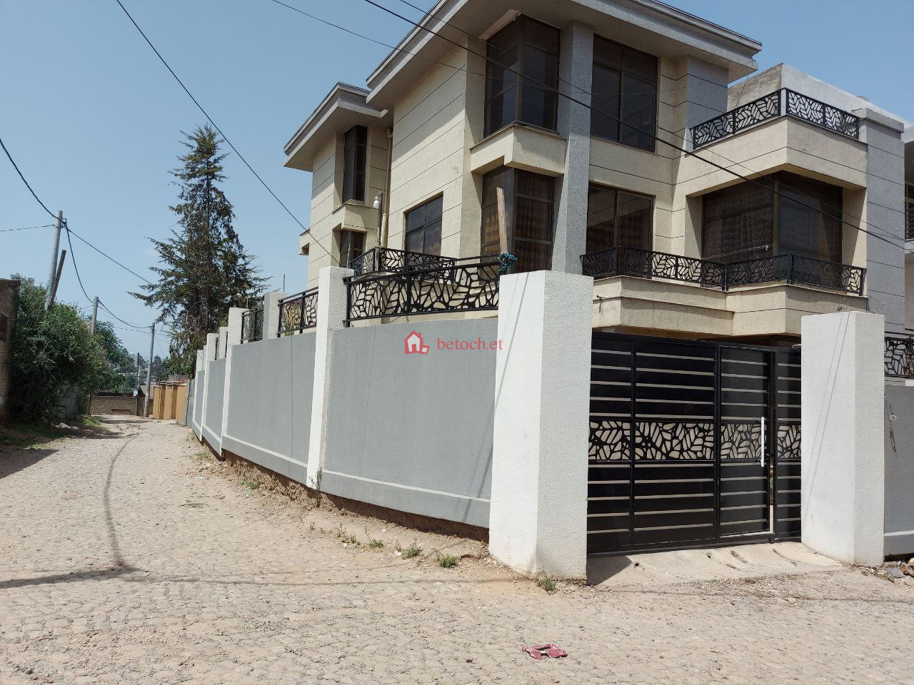 364. Ayer Tena 300 m² G⁺² Villa house Building